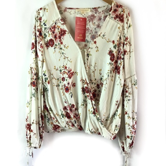 L O V E S T I T C H Floral Surplice Top - Picture 1 of 7